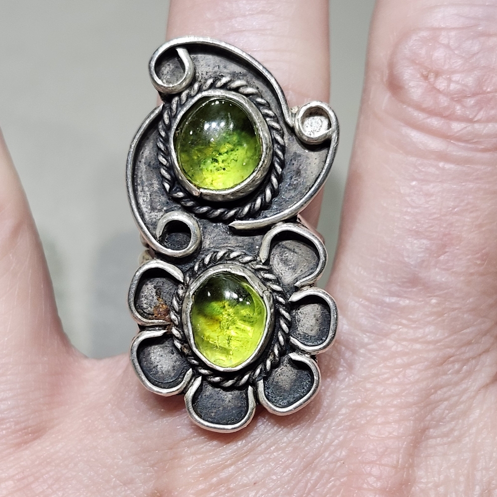 Peridot Ring by Navajo Artist Yazzie Melissa Size 5 1/2 Sterling Silver Flower